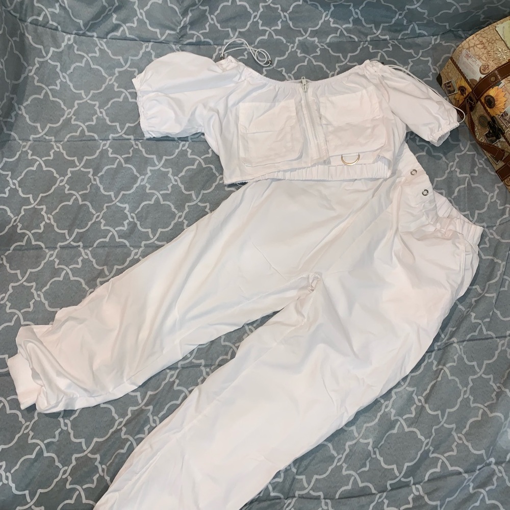 White trendy 2 piece jogger set. (Worn once)